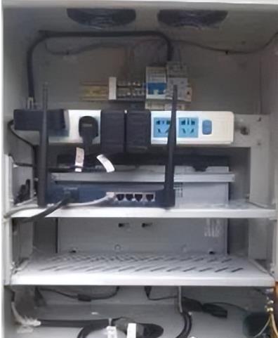 不锈钢防水箱内部结构图 不锈钢防水箱内部结构图